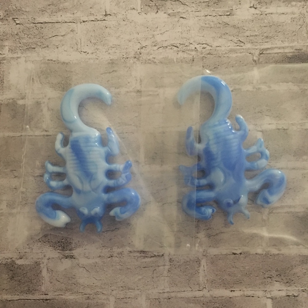 Blue and white hanging scorpions gauges